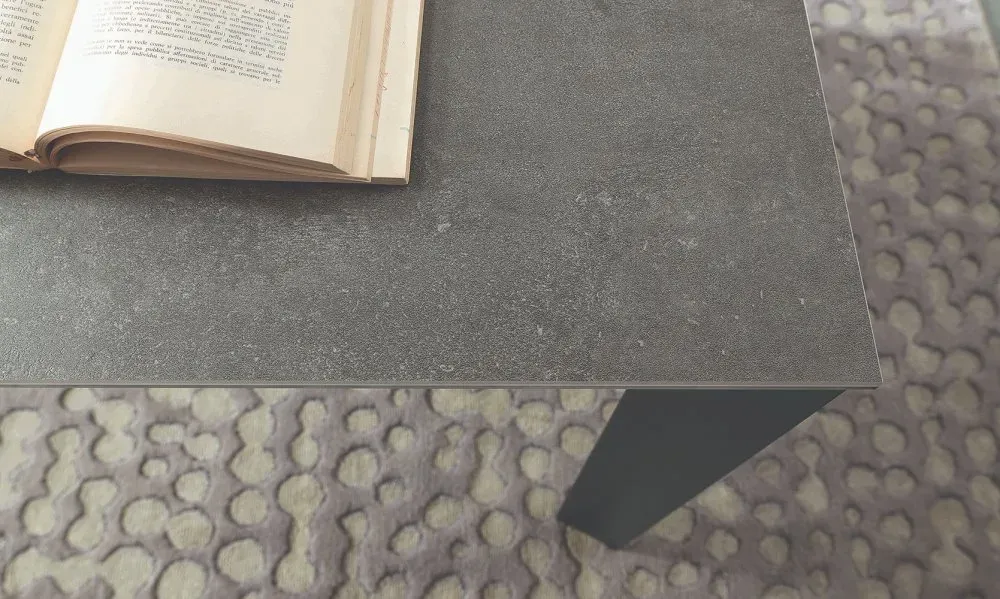 Illustration numéro 4 du produit Table 6 couverts TEOREMA extensible 120 à 180cm pieds métal graphite plateau mélaminé ardoise