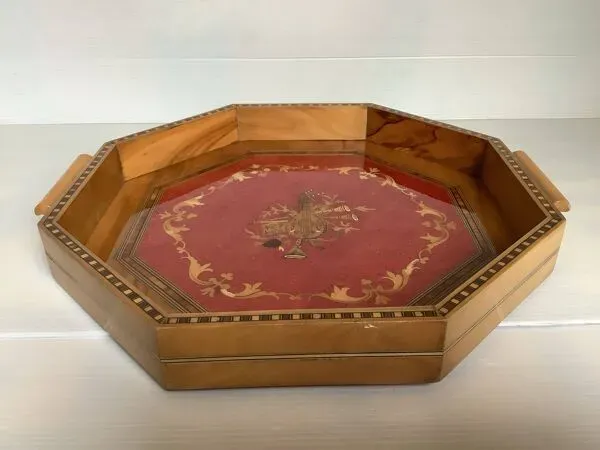 Illustration numéro 4 du produit Plateau en bois style vénitien