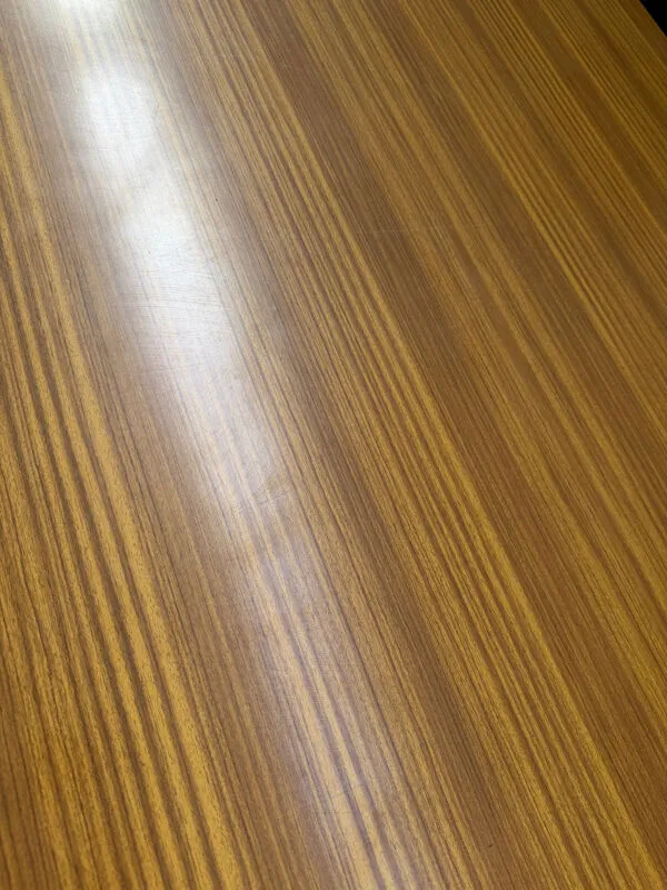 Illustration numéro 4 du produit Table de conférence