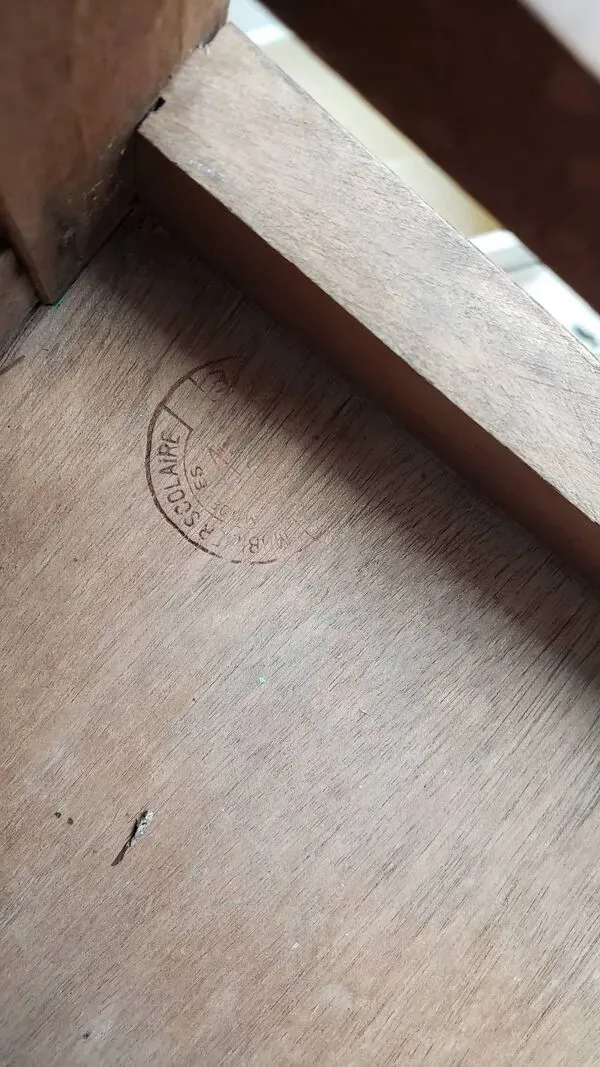 Illustration numéro 4 du produit Chaise d'écolier en bois massif