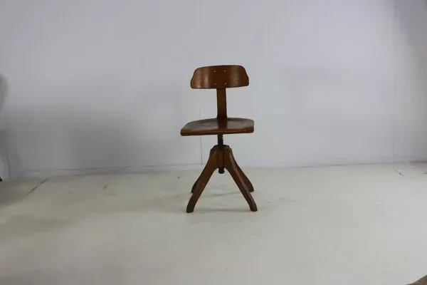 Illustration numéro 4 du produit Chaise de bureau Europa design allemand des années 20 pour Olympia Büromaschinenwerke AG