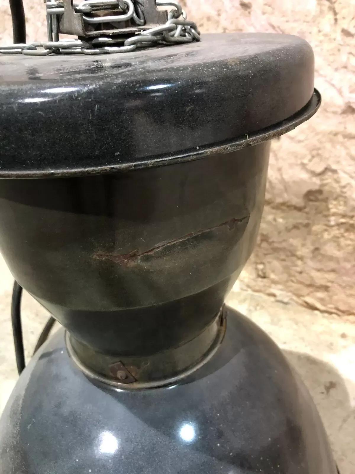 Illustration numéro 4 du produit Suspension en métal émaillé années 1950/60