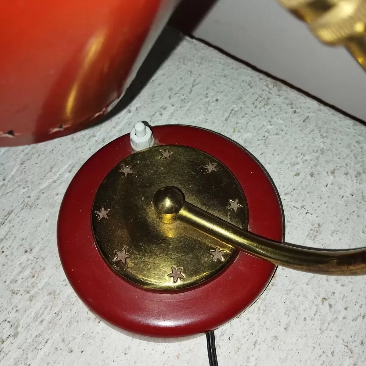 Illustration numéro 4 du produit Lampe en métal années 50