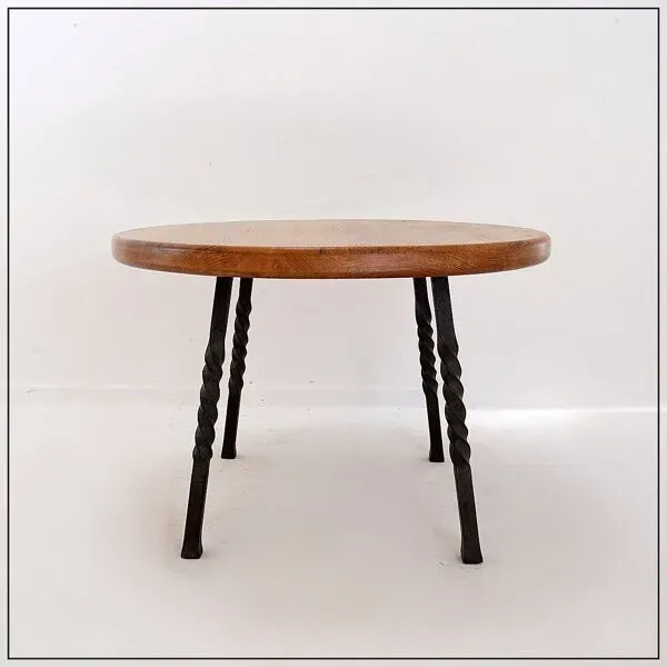 Illustration numéro 4 du produit Table basse ronde avec base en fer forgé torsadé, France 1960s - Ø 67cm