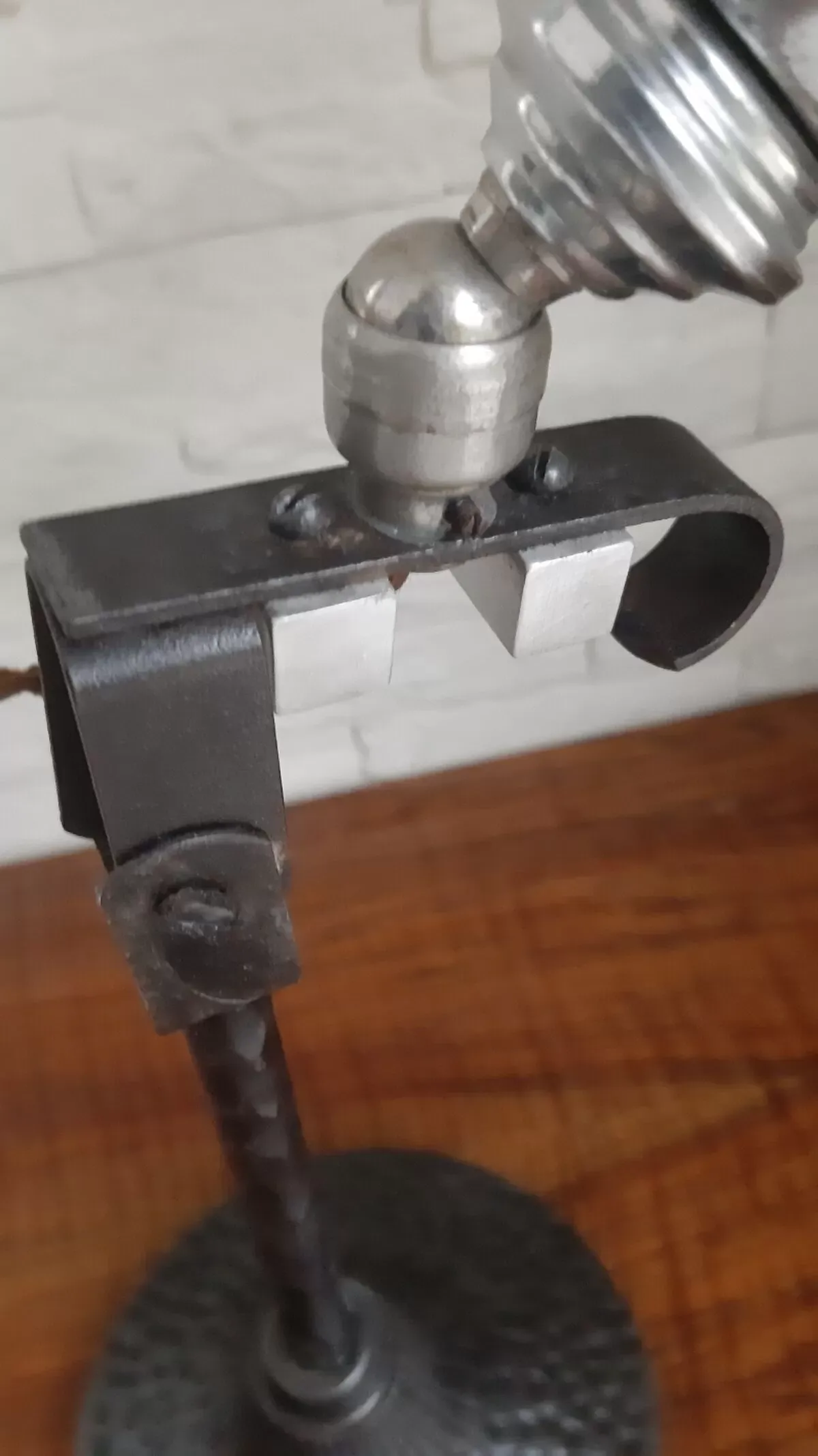 Illustration numéro 4 du produit Lampe vintage à poser