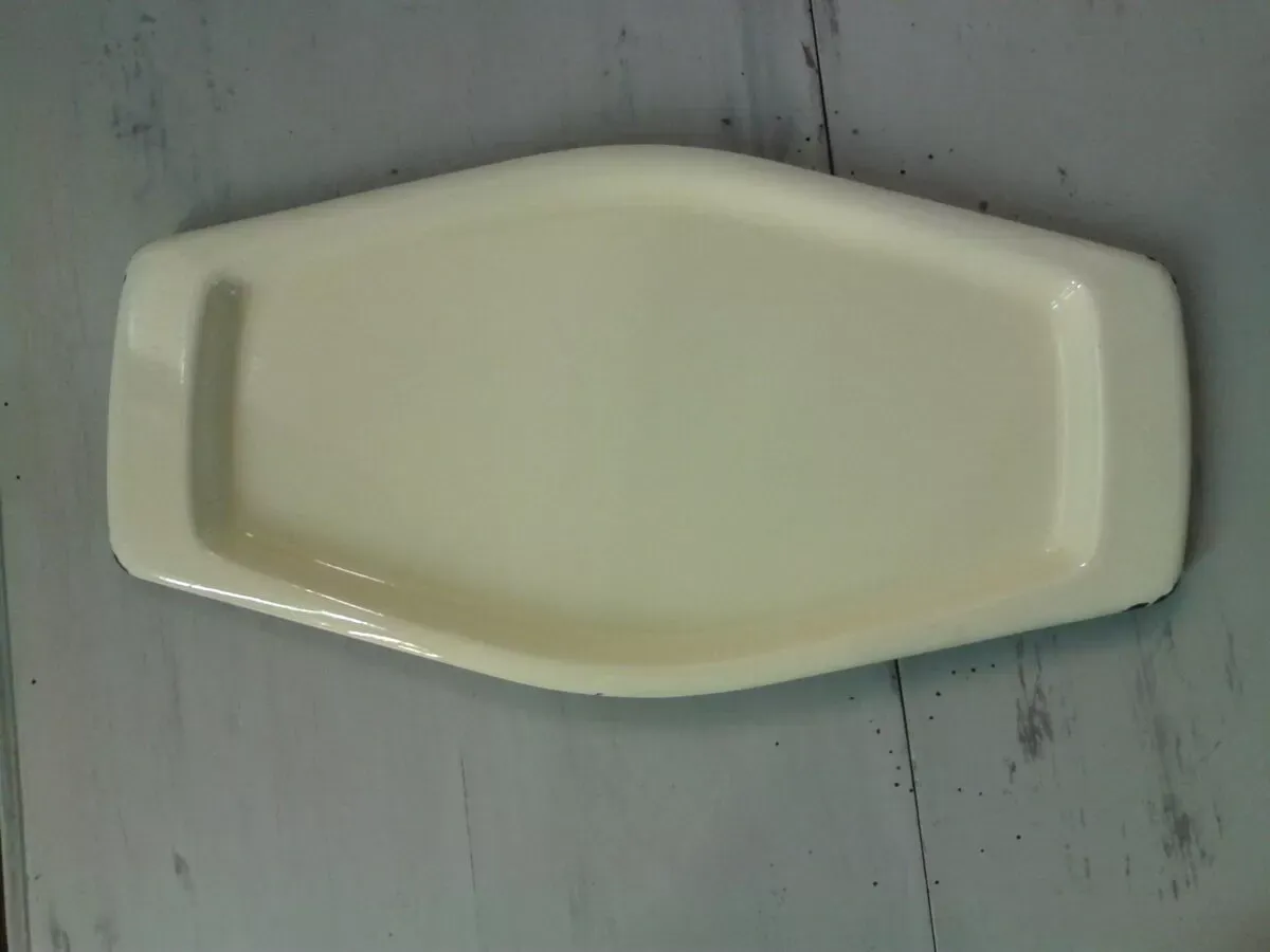 Illustration numéro 4 du produit Plateau ancien en tôle émaillée années 60