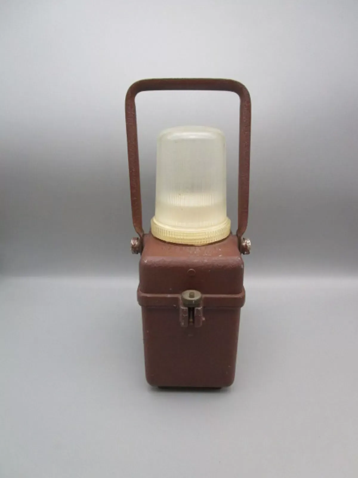 Illustration numéro 4 du produit Lampe ancienne, marque Wonder, type Tifon. déco loft