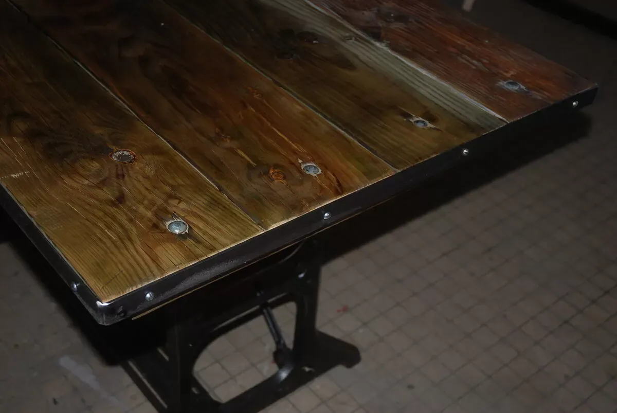 Illustration numéro 4 du produit Table