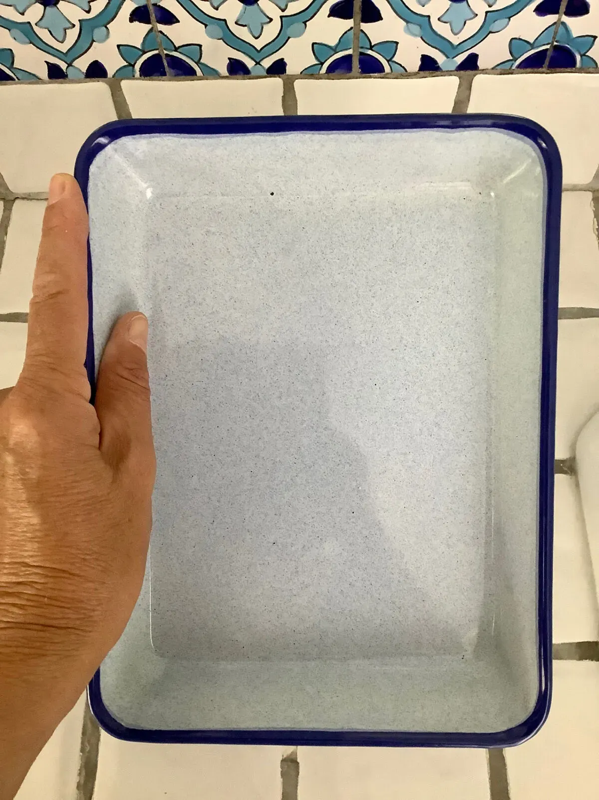 Illustration numéro 4 du produit Plat plateau en tôle émaillée