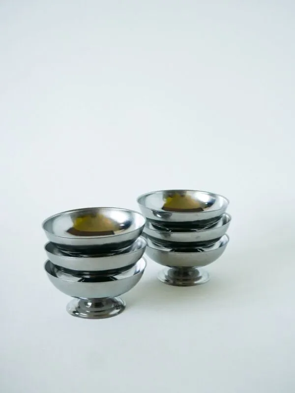 Illustration numéro 4 du produit Lot de 6 coupes à glace en inox, pieds large, Design, 1970 - 4.5 X 9 cm