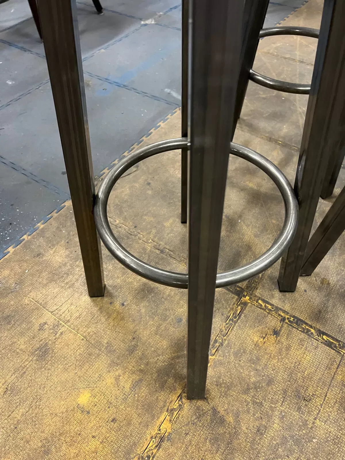 Illustration numéro 4 du produit Lot de 4 tabourets