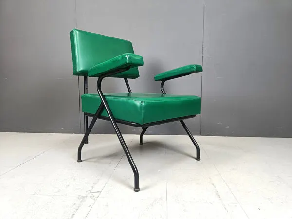 Illustration numéro 4 du produit Fauteuil italien des années 50, style mid-century.