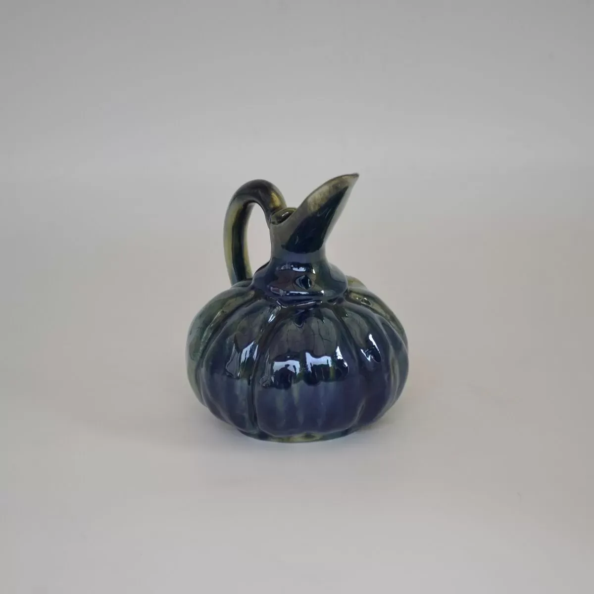 Illustration numéro 4 du produit Pichet en grès flammé à reflets métalliques de la S.A.P.C. de Rambervillers