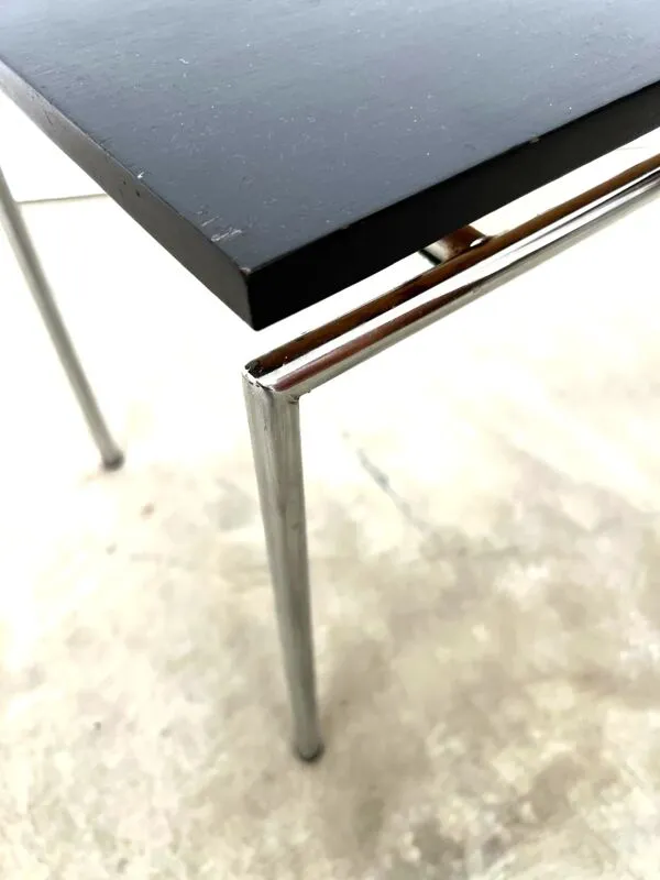 Illustration numéro 4 du produit Bout de canapé vintage – Chrome et noir – Pays-Bas 1960