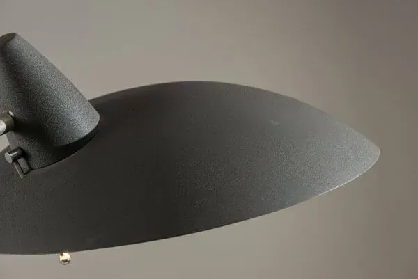 Illustration numéro 4 du produit Lampadaire design industriel milieu du siècle, France, années 1980