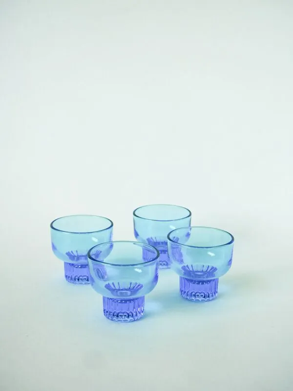 Illustration numéro 4 du produit Lot de 4 petits verres, Turquoise, 1970