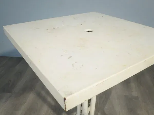 Illustration numéro 4 du produit Table de jardin années 50