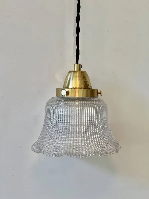 Illustration numéro 4 du produit Baladeuse en verre industriel Holophane avec accroche laiton