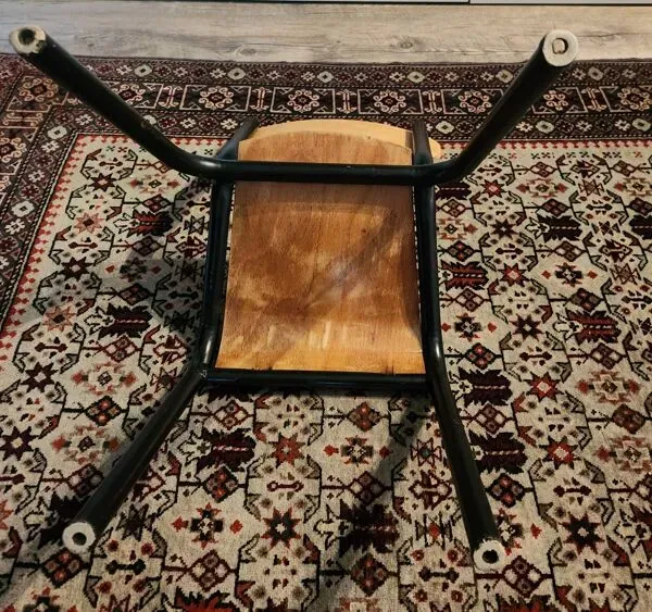 Illustration numéro 4 du produit Chaise de petit écolier : vintage