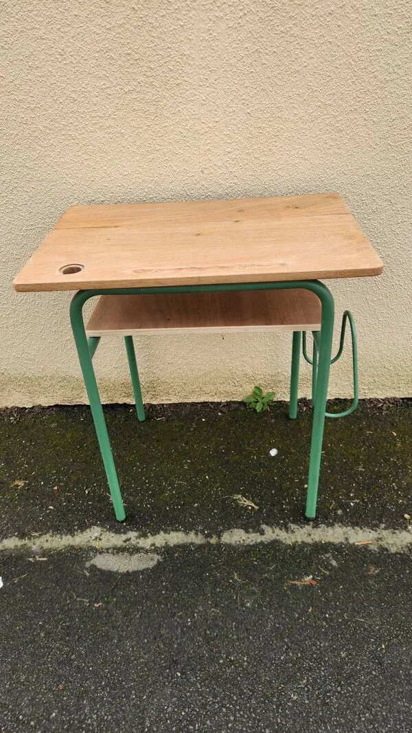 Illustration numéro 4 du produit Ancien bureau d'école de couleur vert vintage des années 1960-1970