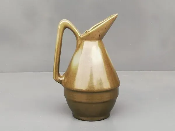 Illustration numéro 4 du produit Pichet  en céramique émaillée vert Signé de la manufacture lilloise Fives-Lille De Bruyn.