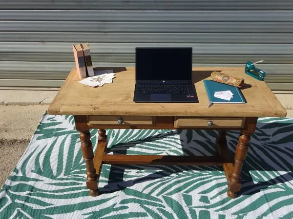 Illustration numéro 4 du produit table/bureau tout en chêne massif