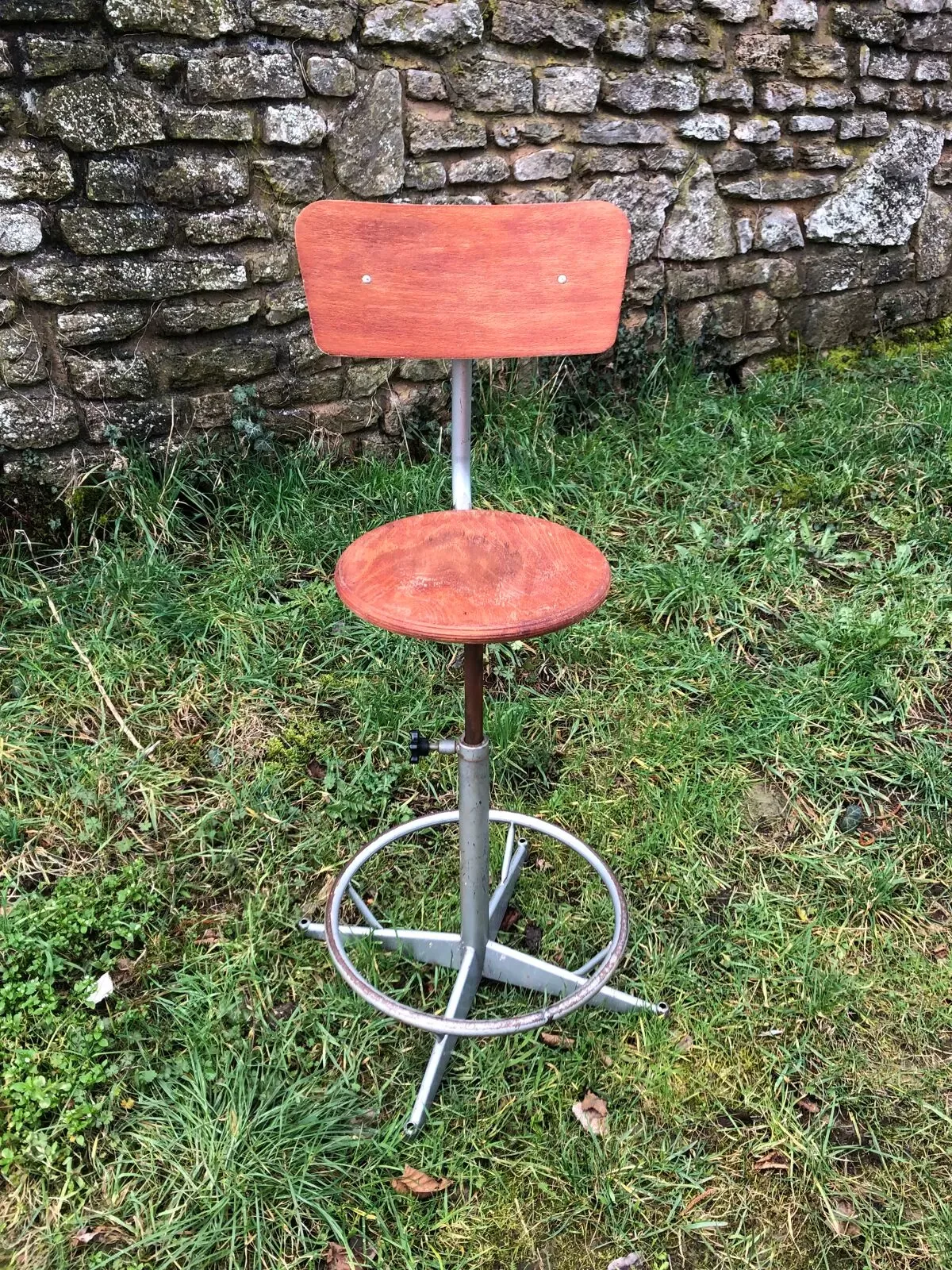 Illustration numéro 4 du produit Chaise d’atelier industrielle vintage années 50/60