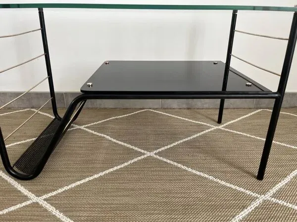 Illustration numéro 4 du produit Table basse métal et verre avec porte revue Roche Bobois des années 50'