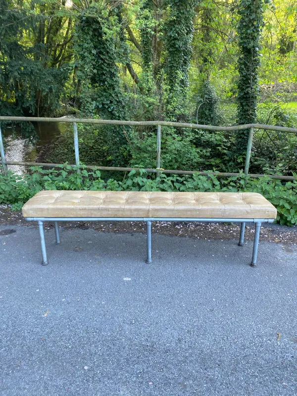 Illustration numéro 4 du produit Grand banc industriel vintage italien cuir et métal