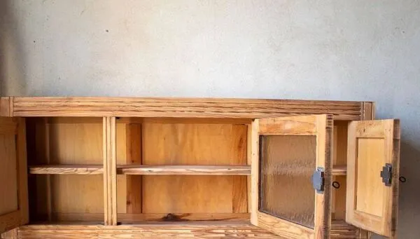 Illustration numéro 4 du produit Meuble bas TV enfilade vintage