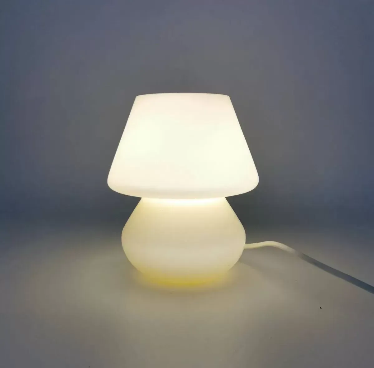 Illustration numéro 4 du produit Lampe vintage champignon Habitat mushroom 80's