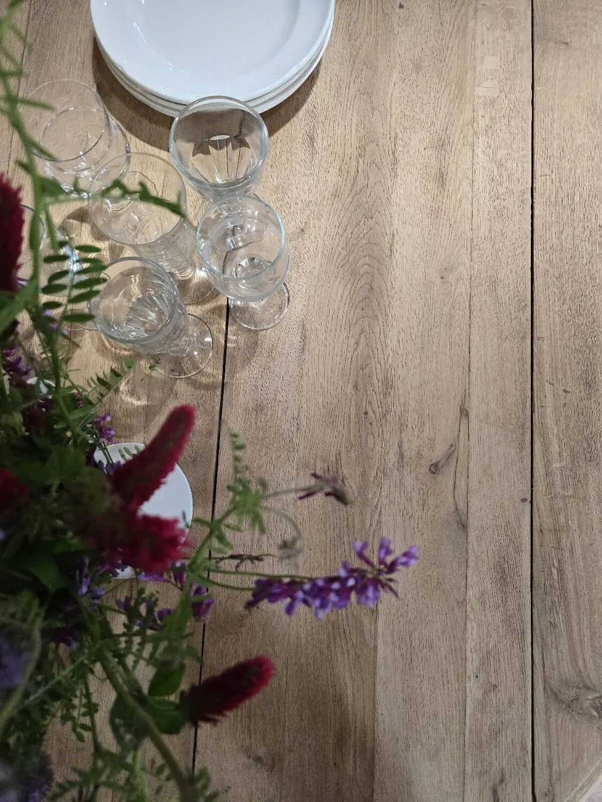 Illustration numéro 4 du produit Table en chêne massif esprit campagne chic