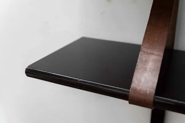 Illustration numéro 4 du produit Étagères murales 'Correas' par Miquel Milà