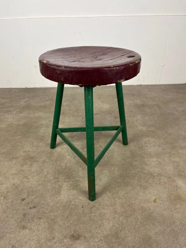 Illustration numéro 4 du produit Tabouret tripode industriel style loft