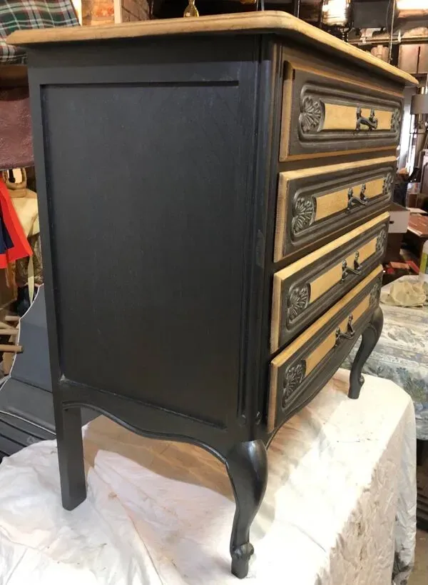 Illustration numéro 4 du produit Commode Vintage