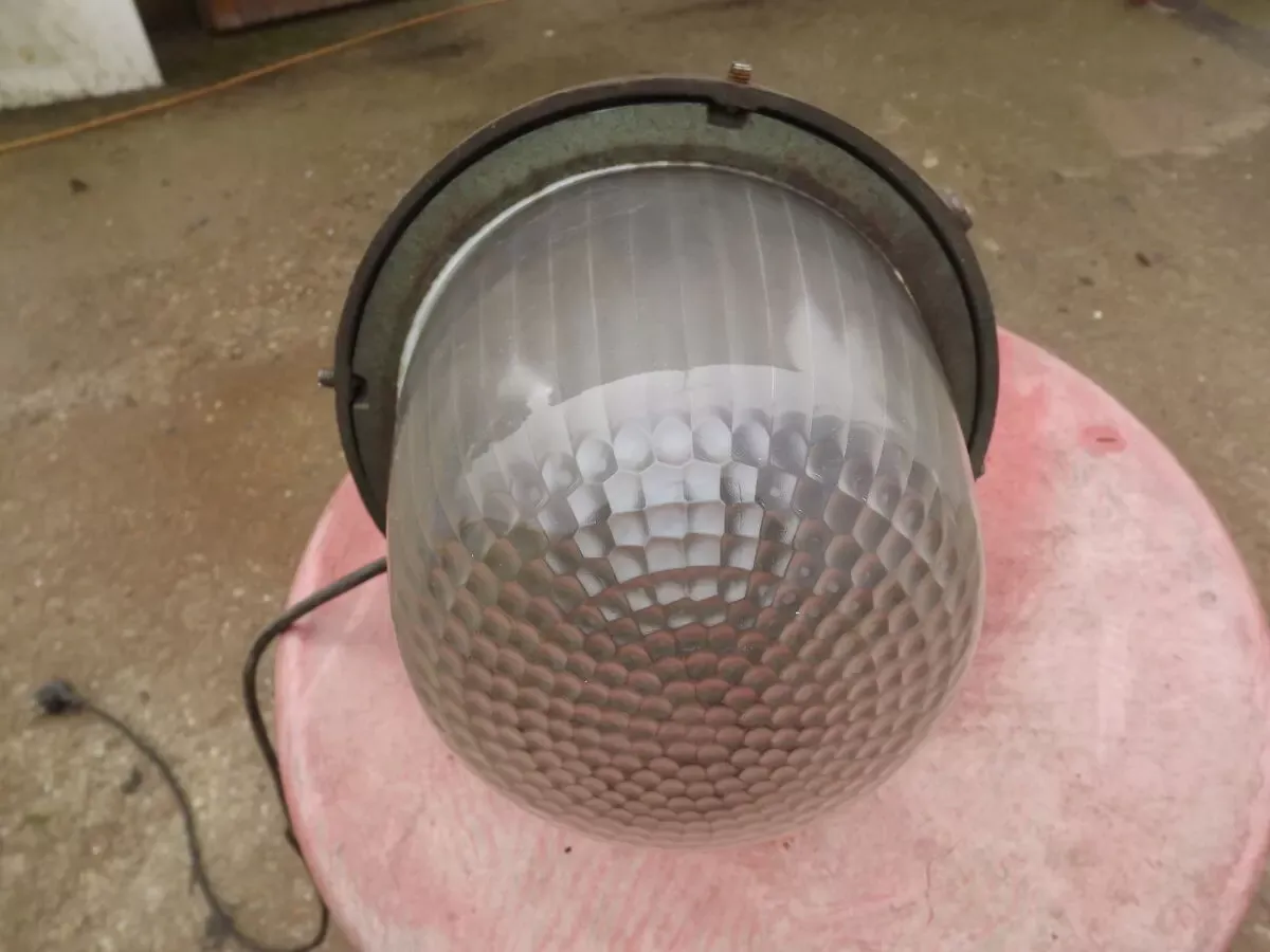 Illustration numéro 4 du produit Suspension industrielle Fonte et verre