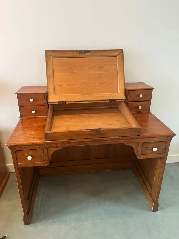 Illustration numéro 4 du produit Bureau de maîtresse d’école