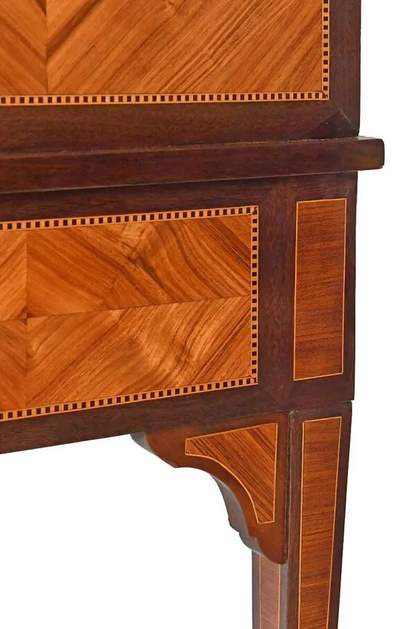 Illustration numéro 4 du produit Bureau cylindre de style Louis XVI