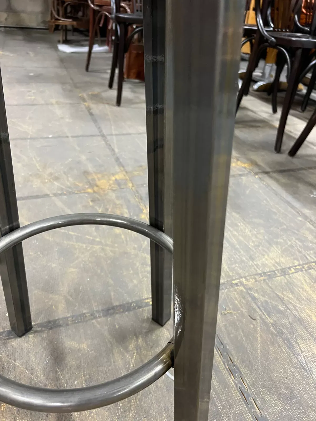 Illustration numéro 4 du produit Paire de tabourets