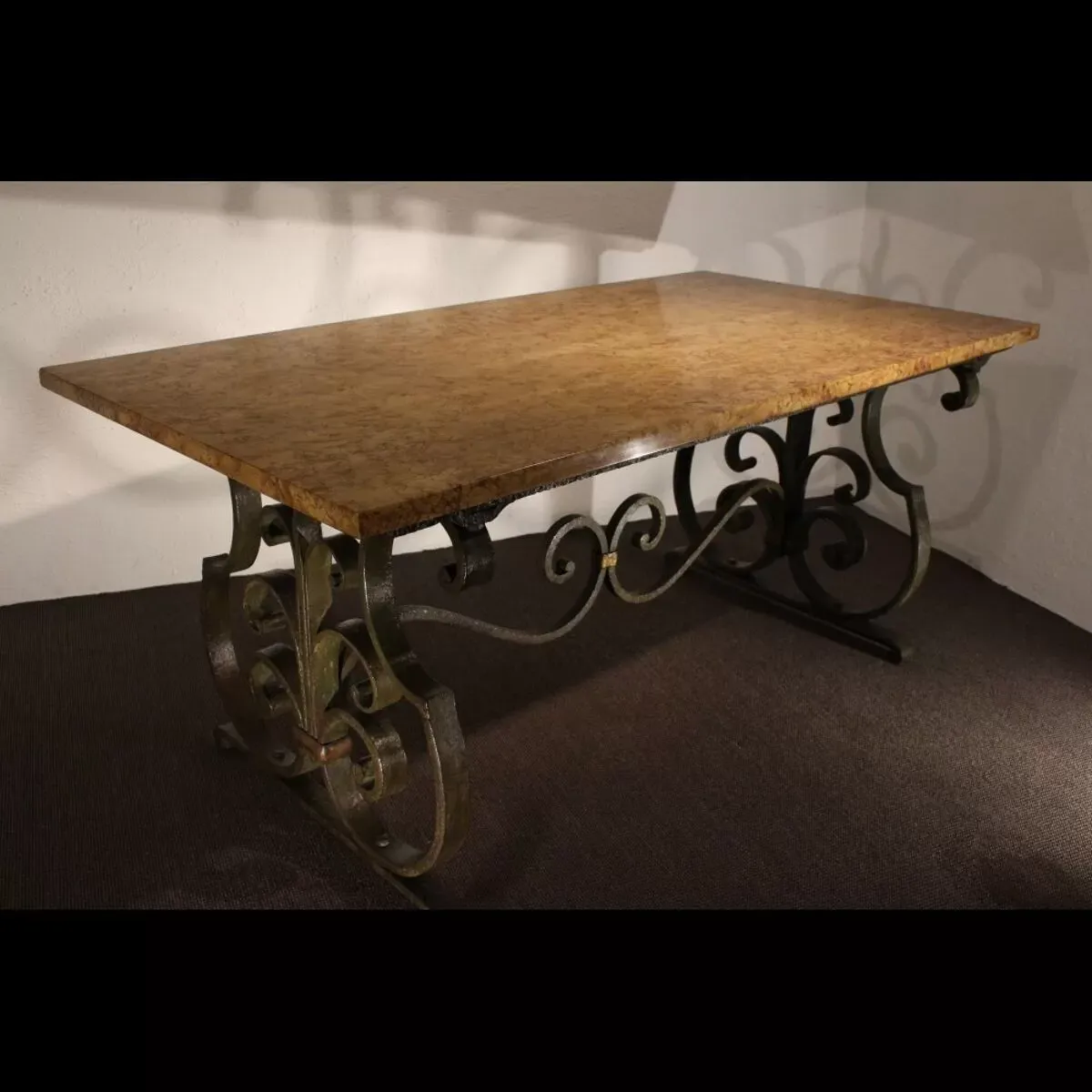 Illustration numéro 4 du produit Table 1940-50