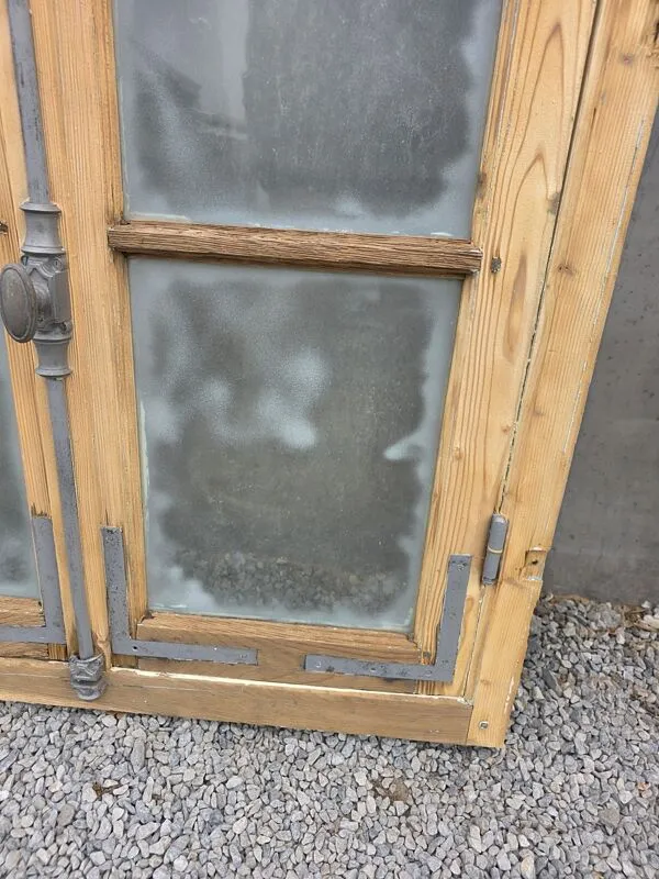 Illustration numéro 4 du produit Fenêtre ancienne avec bâti