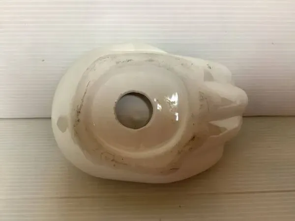 Illustration numéro 4 du produit Vide poche baguier main blanc irisé