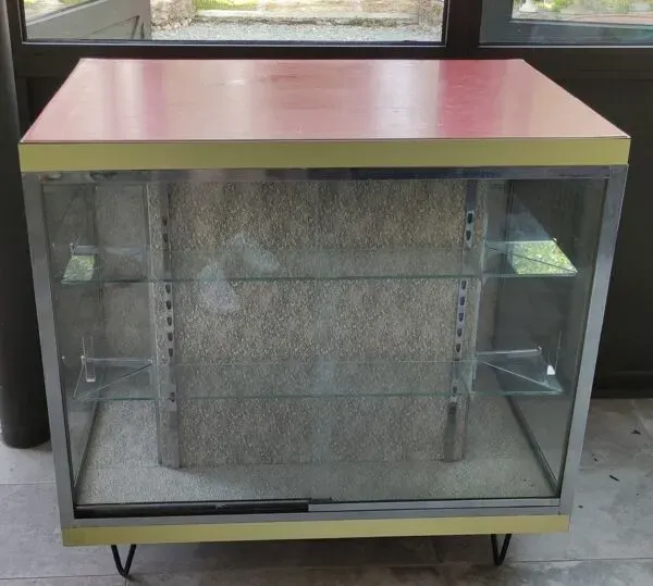 Illustration numéro 4 du produit Vitrine vintage