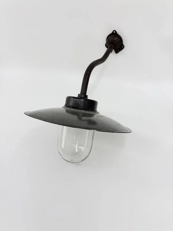 Illustration numéro 4 du produit Lampe de cour