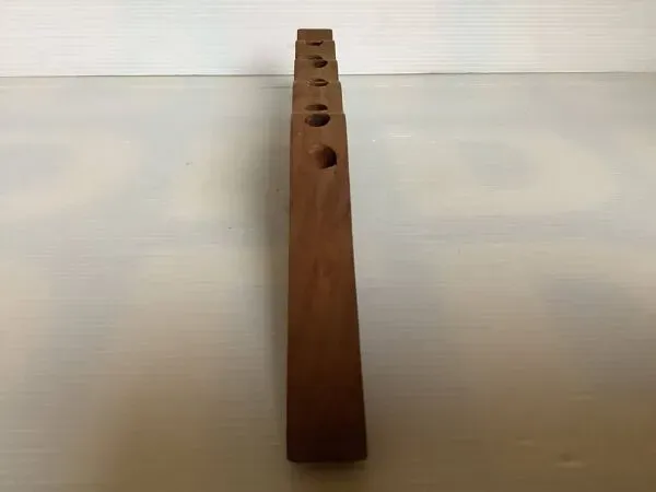 Illustration numéro 4 du produit Bougeoir crocodile bois scandinave zoomorphe