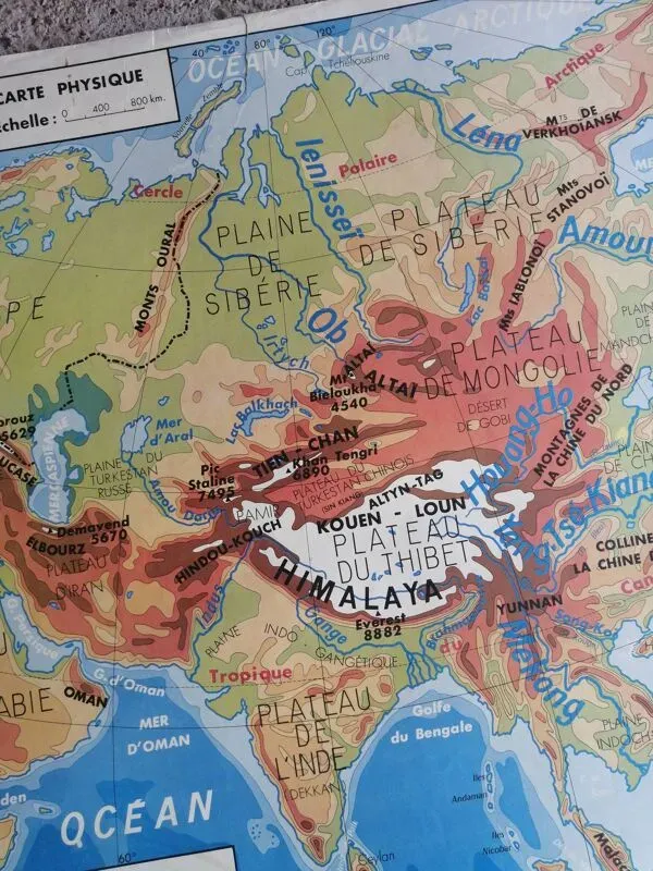 Illustration numéro 4 du produit Carte physique d'école Amérique du nord / Asie vintage.