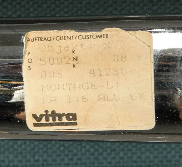 Illustration numéro 4 du produit Chaise de bureau en aluminium Charles & Ray Eames