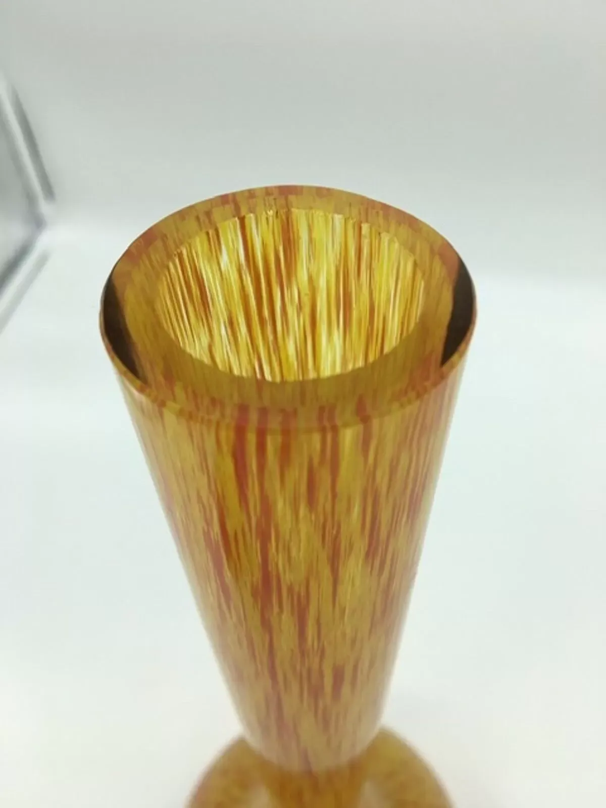 Illustration numéro 4 du produit Vase à long col signé Mulaty de style Art Déco