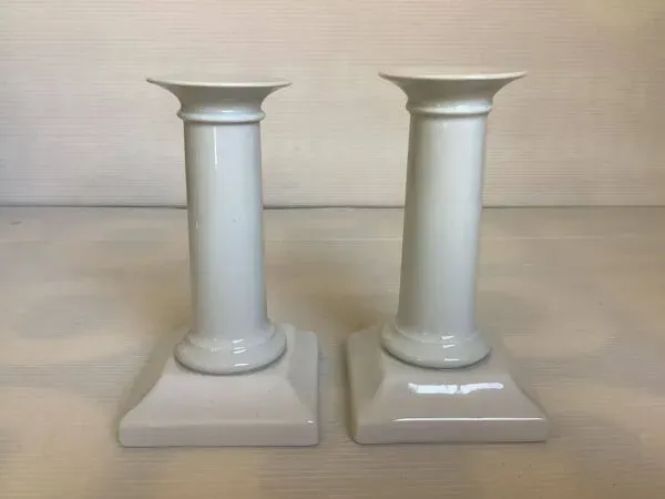 Illustration numéro 4 du produit Paire de bougeoirs colonnes