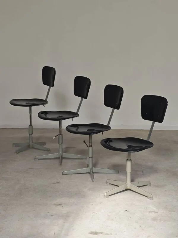 Illustration numéro 4 du produit Chaise réglable industrielle réglablemétal Tchécoslovaquie 1960